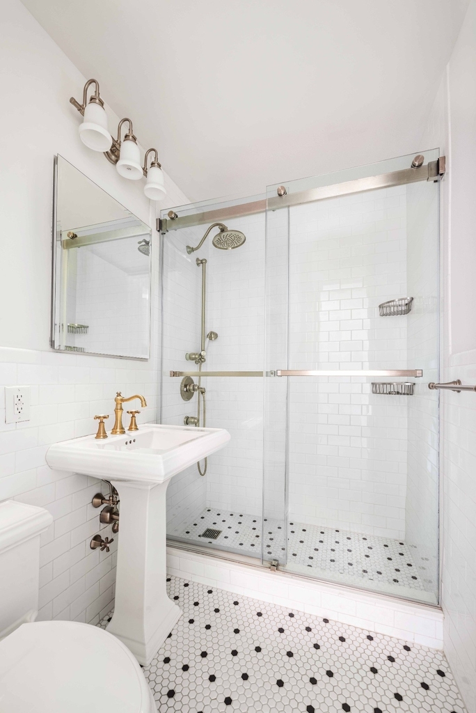 333 E 30th Street - Photo 7