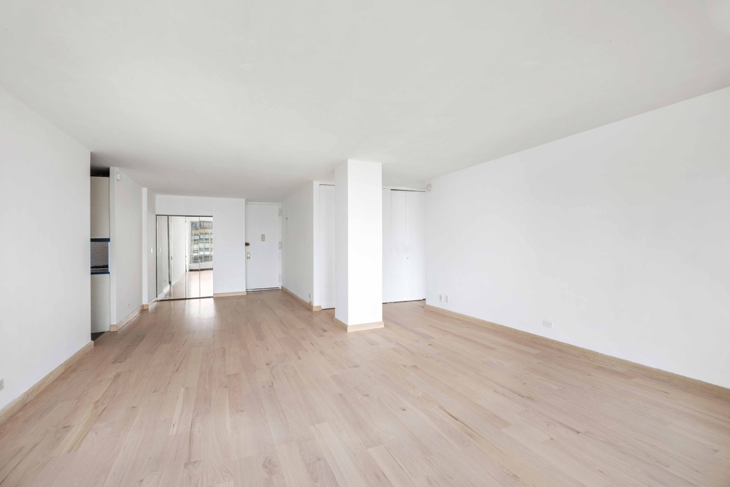 333 E 30th Street - Photo 3