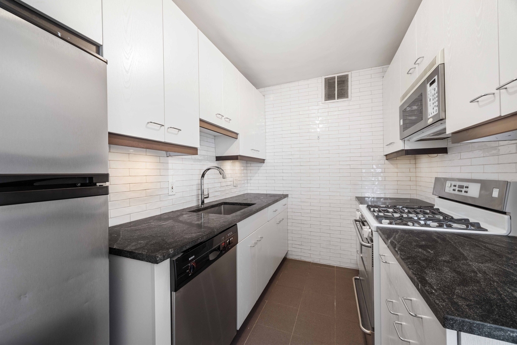333 E 30th Street - Photo 4