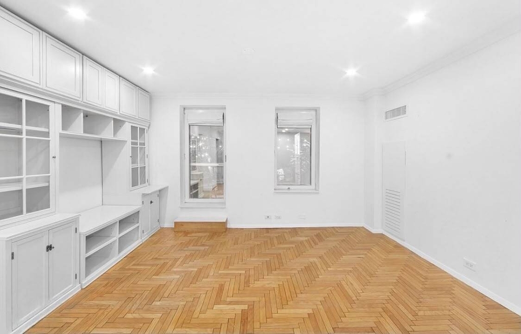 106 Central Park S - Photo 0