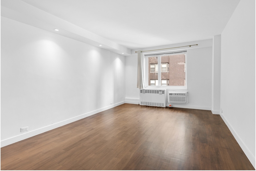 411 E 53rd Street - Photo 6