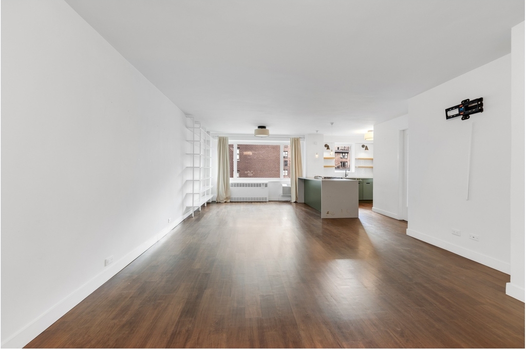 411 E 53rd Street - Photo 4