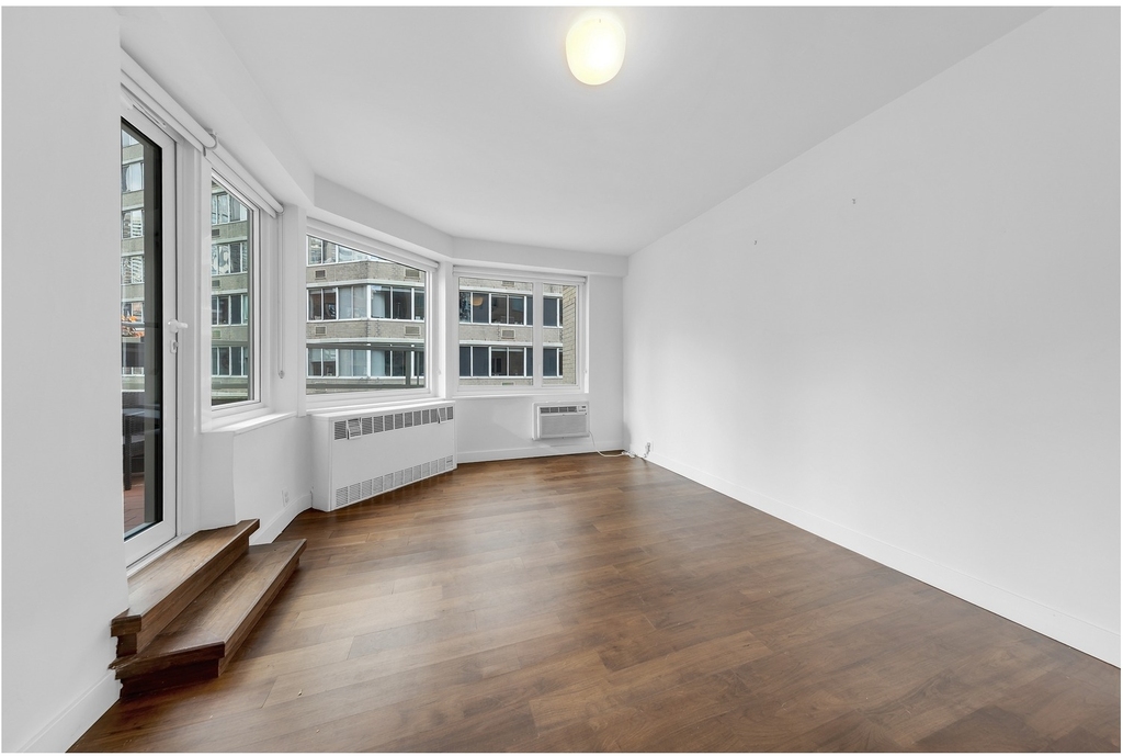 411 E 53rd Street - Photo 5