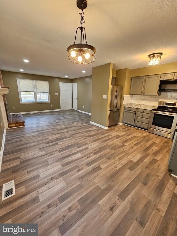 718 Lakeview Parkway - Photo 3