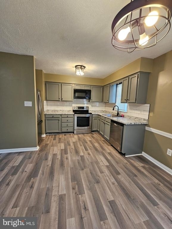 718 Lakeview Parkway - Photo 2