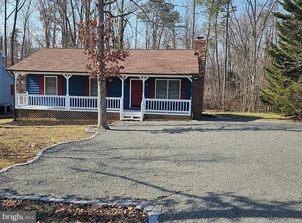 718 Lakeview Parkway - Photo 1