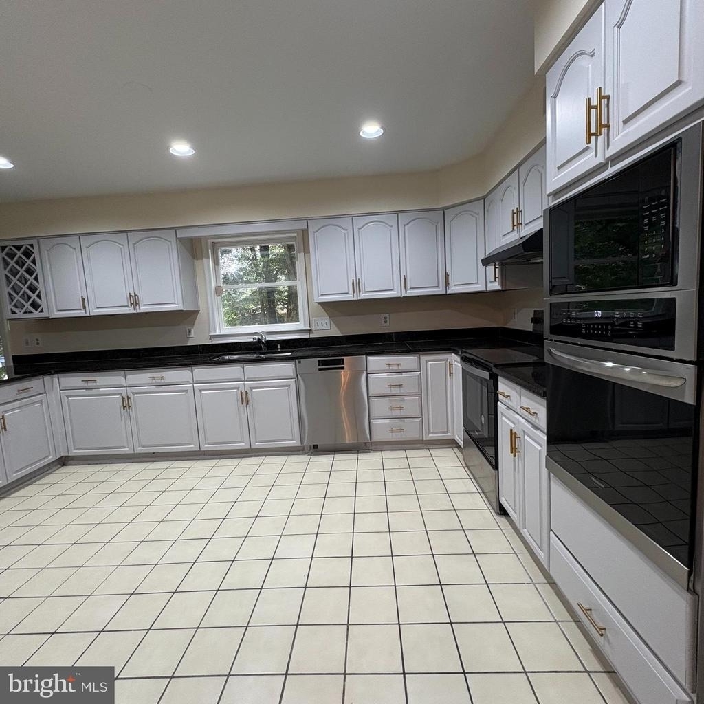 3502 Holly Road - Photo 7