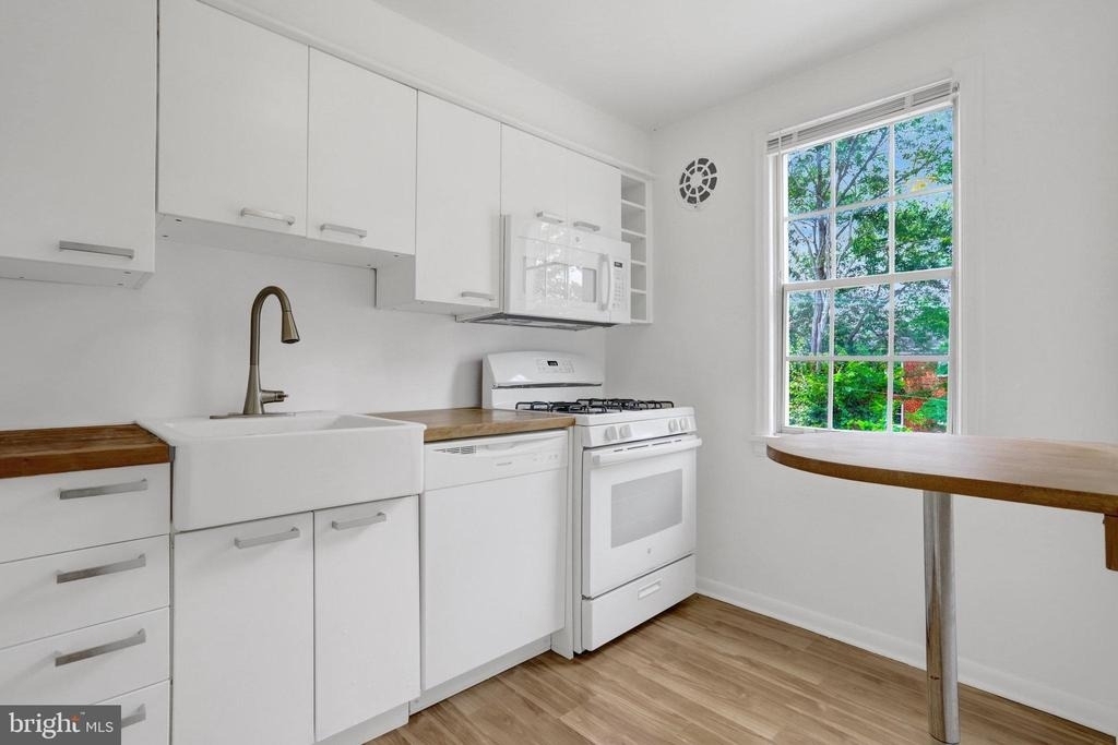 1413 Belle View Boulevard - Photo 2