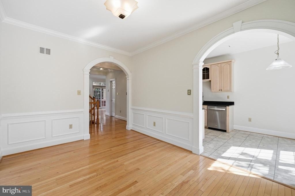 6030 Kelsey Court - Photo 2