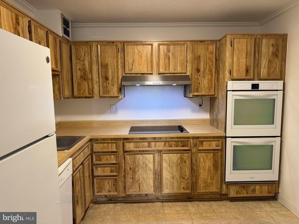 8350 Greensboro Drive - Photo 6