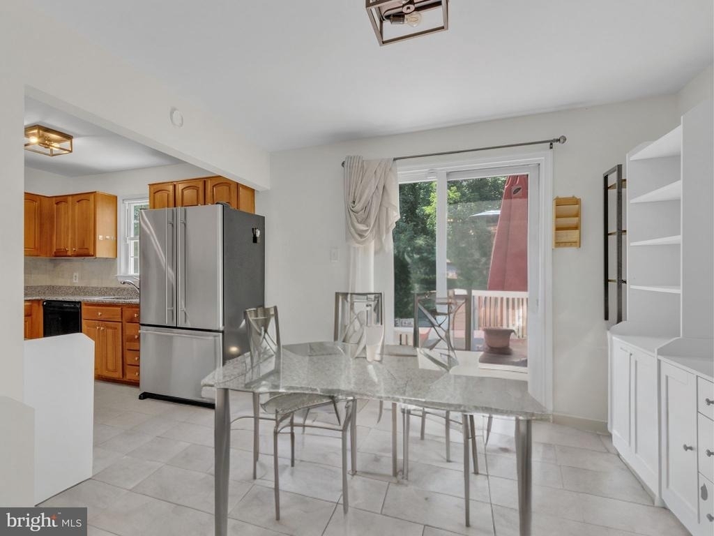 8247 Clifton Farm Court - Photo 3
