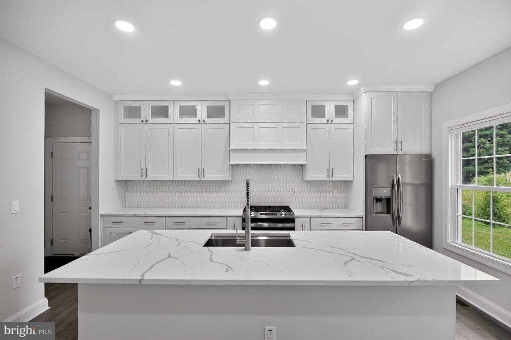 541 S Church Street - Photo 2