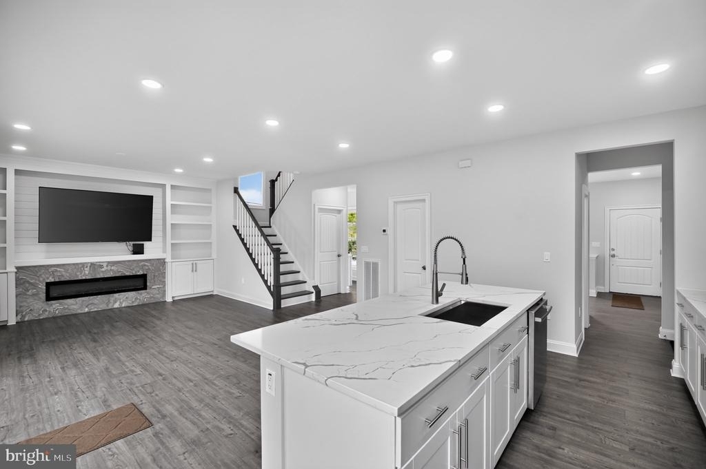 541 S Church Street - Photo 3