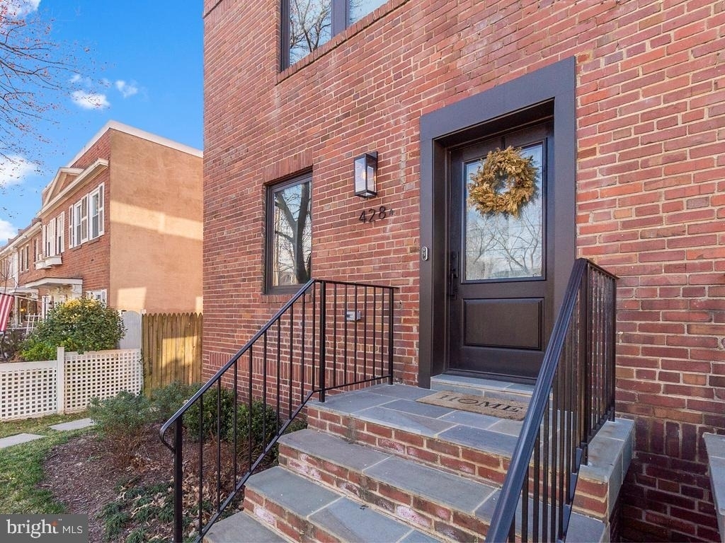 428 N Henry Street - Photo 1
