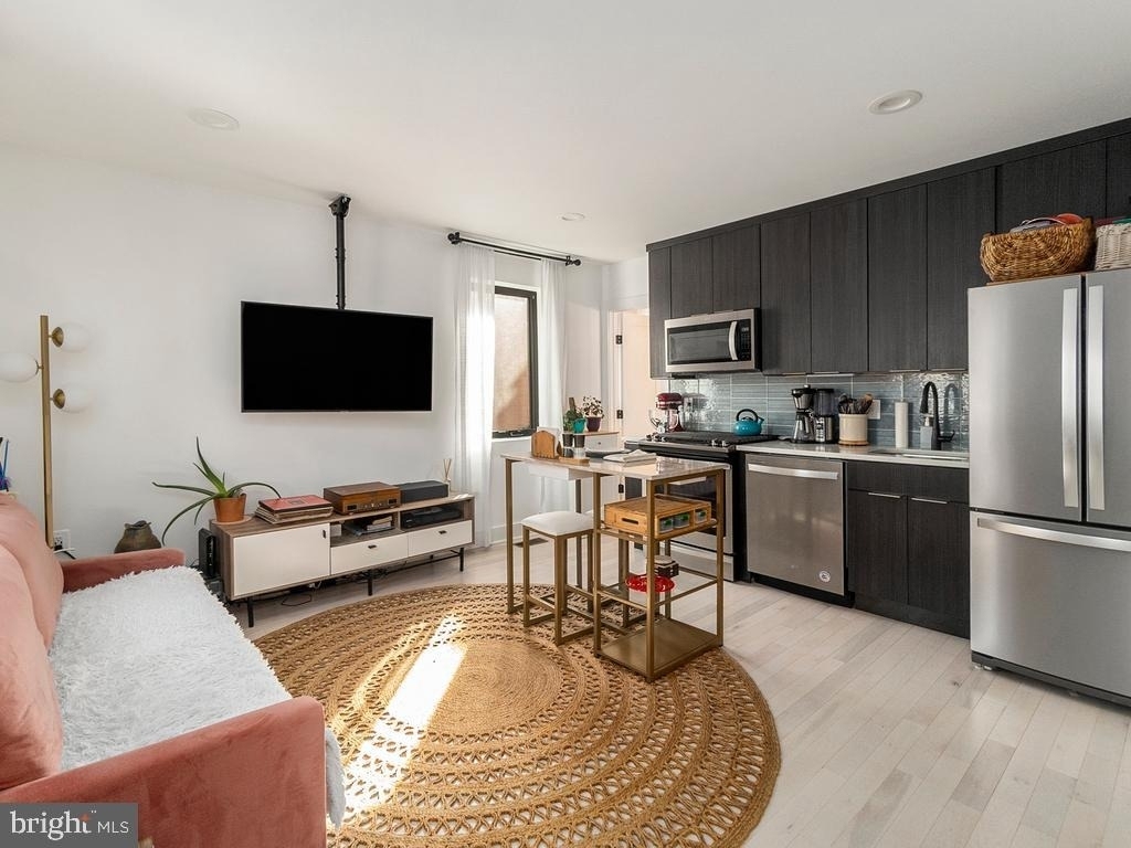 428 N Henry Street - Photo 4