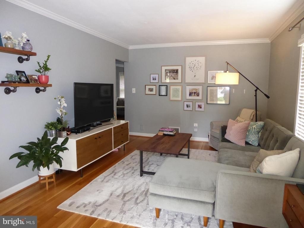 323 S Adams Street - Photo 2