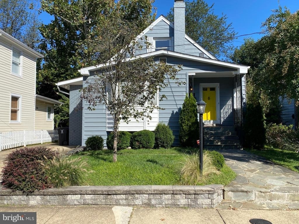 323 S Adams Street - Photo 0