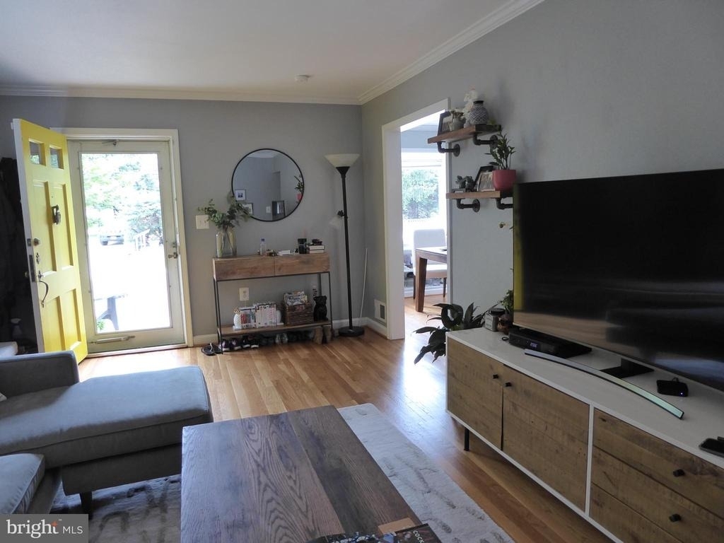 323 S Adams Street - Photo 5