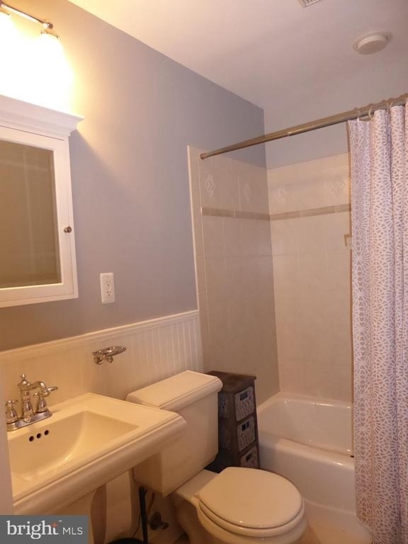 323 S Adams Street - Photo 16