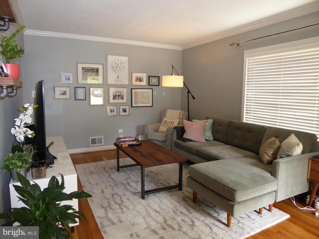 323 S Adams Street - Photo 3