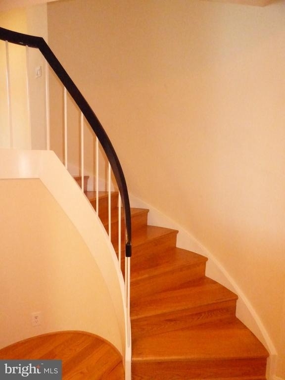 1401 N Oak Street - Photo 2