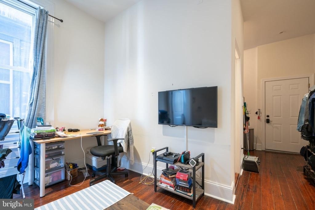 2033 Spruce Street - Photo 5