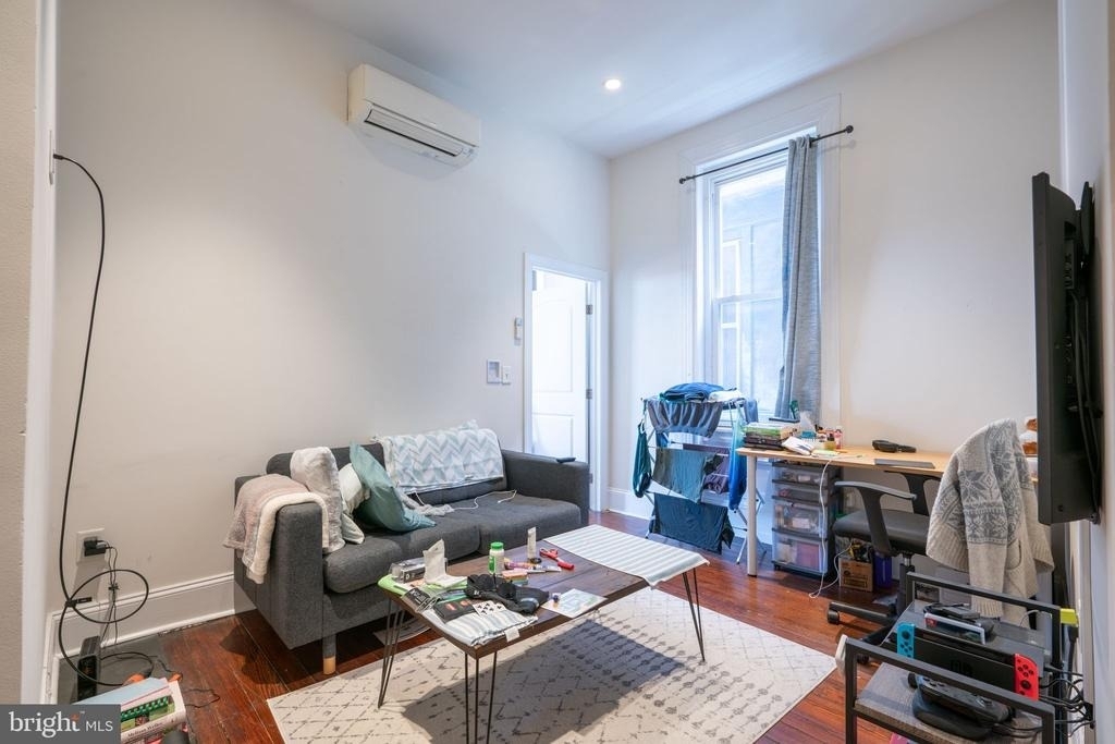 2033 Spruce Street - Photo 2