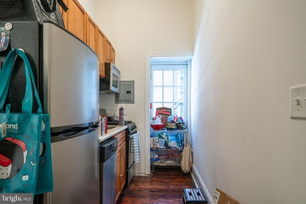 2033 Spruce Street - Photo 6