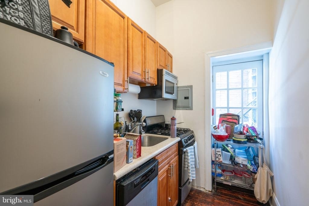 2033 Spruce Street - Photo 7