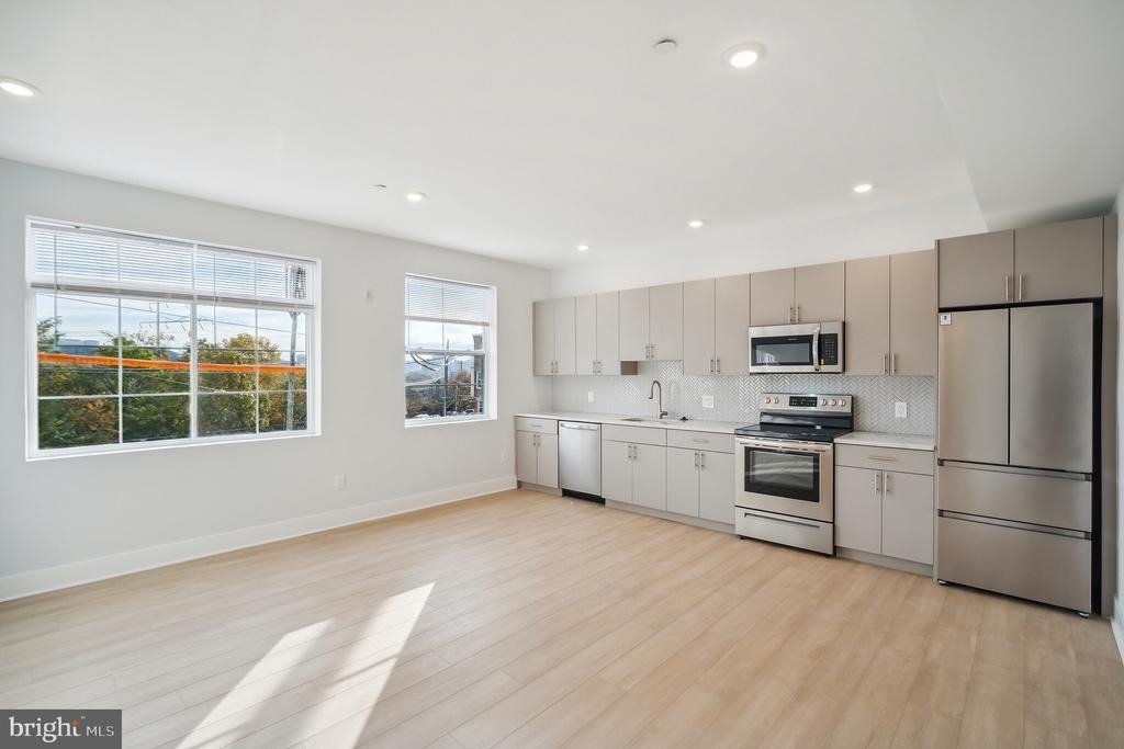 646 N 32nd Street - Photo 0