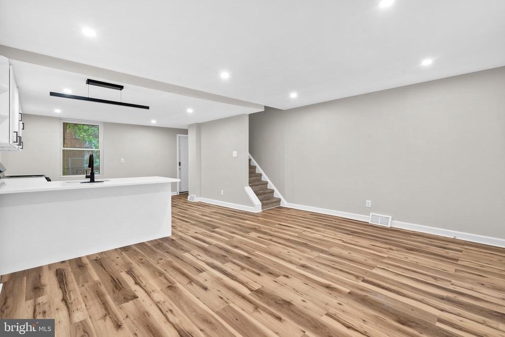 1908 N Croskey Street - Photo 3