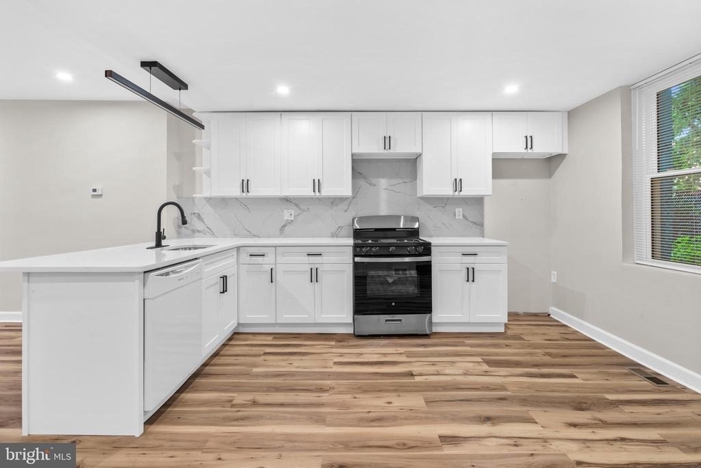 1908 N Croskey Street - Photo 9
