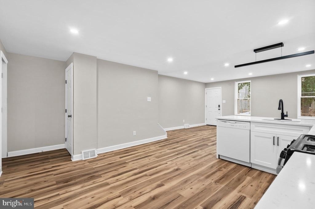 1908 N Croskey Street - Photo 11