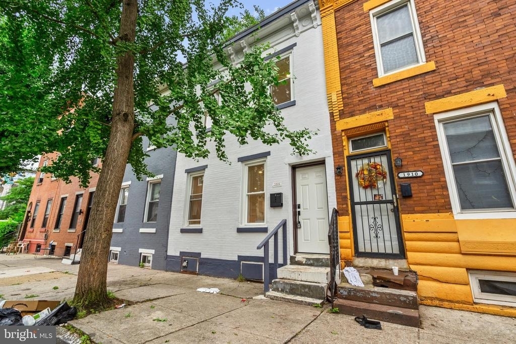 1908 N Croskey Street - Photo 1