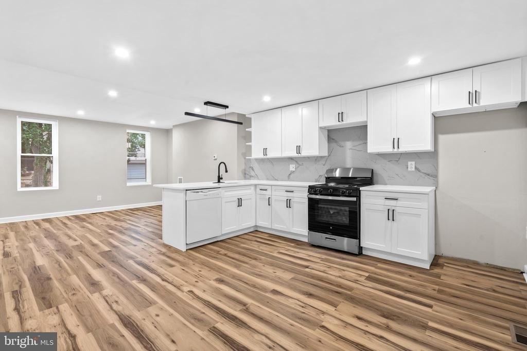 1908 N Croskey Street - Photo 7