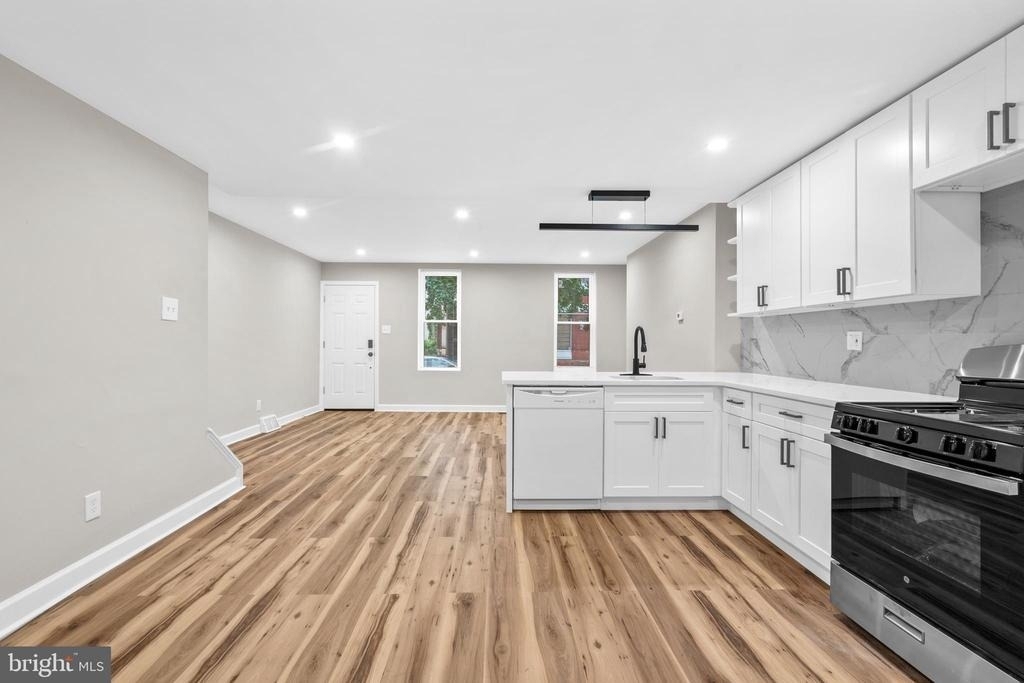 1908 N Croskey Street - Photo 10