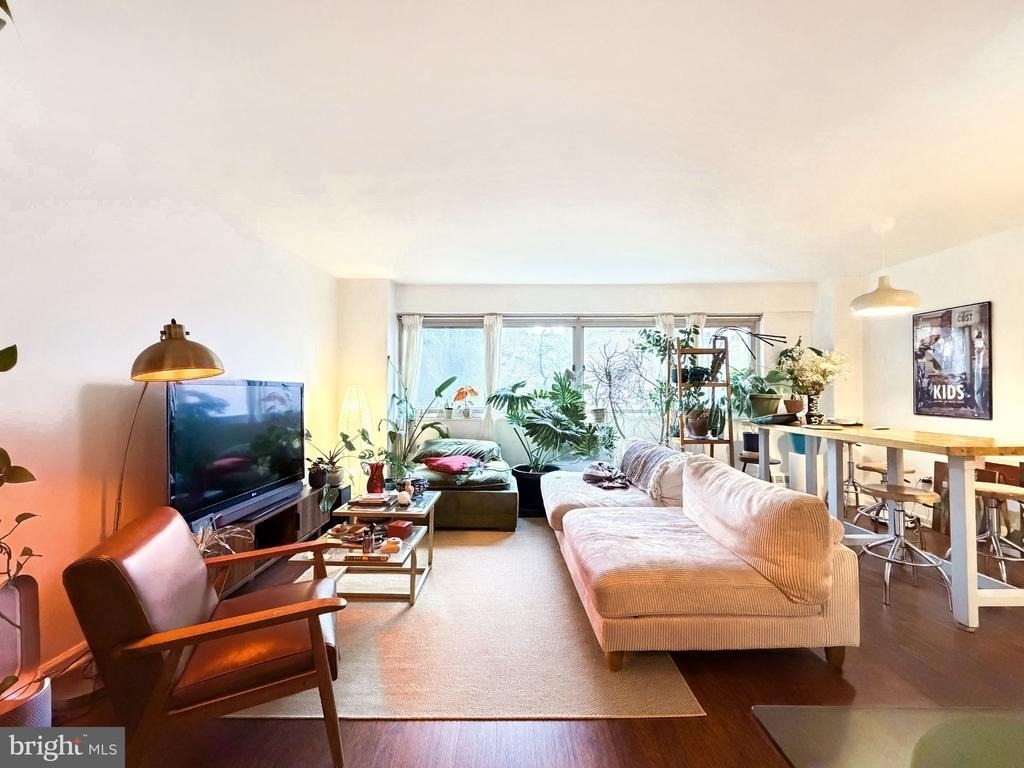 2101 Chestnut Street - Photo 2