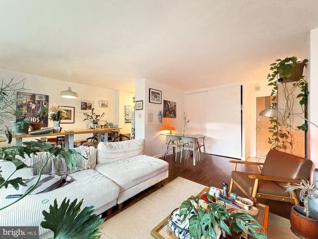 2101 Chestnut Street - Photo 0