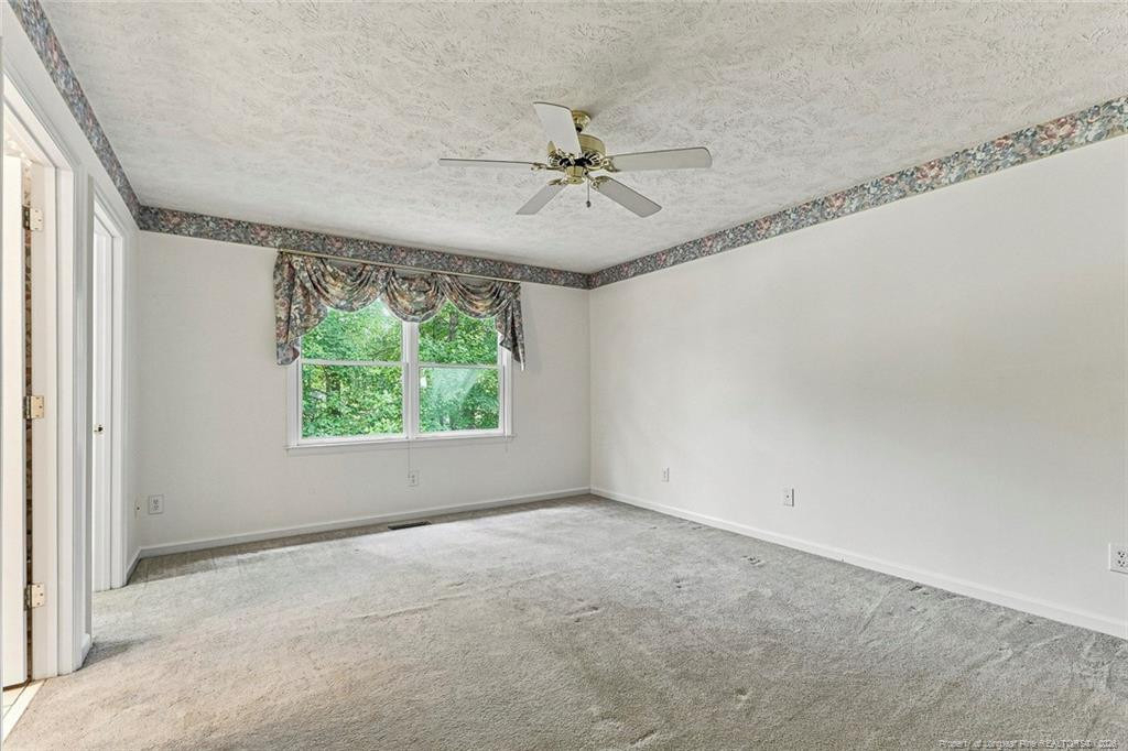 709 Essex Court - Photo 14