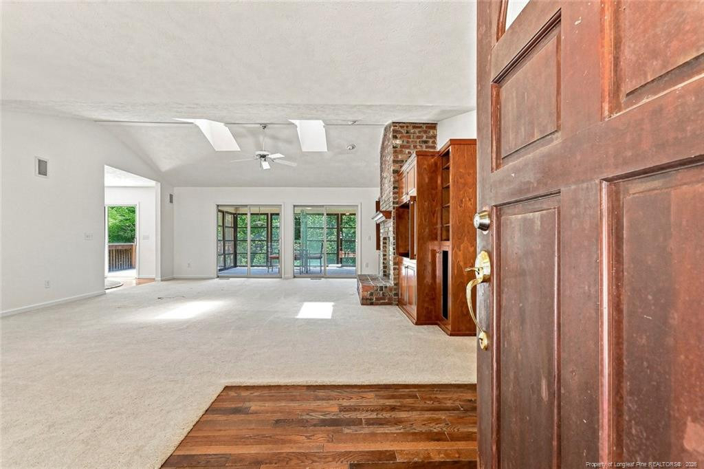 709 Essex Court - Photo 3