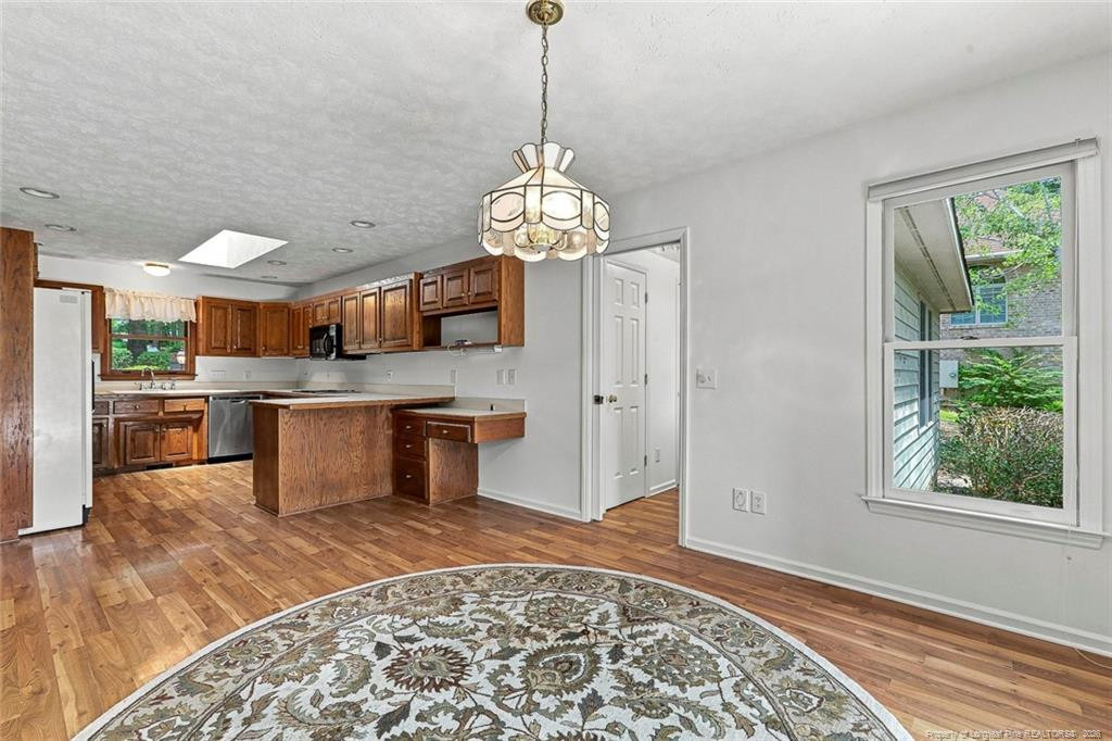 709 Essex Court - Photo 7