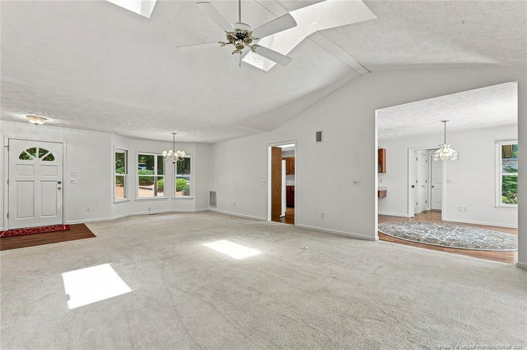 709 Essex Court - Photo 4