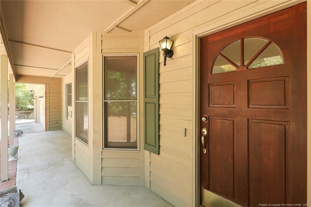 709 Essex Court - Photo 2