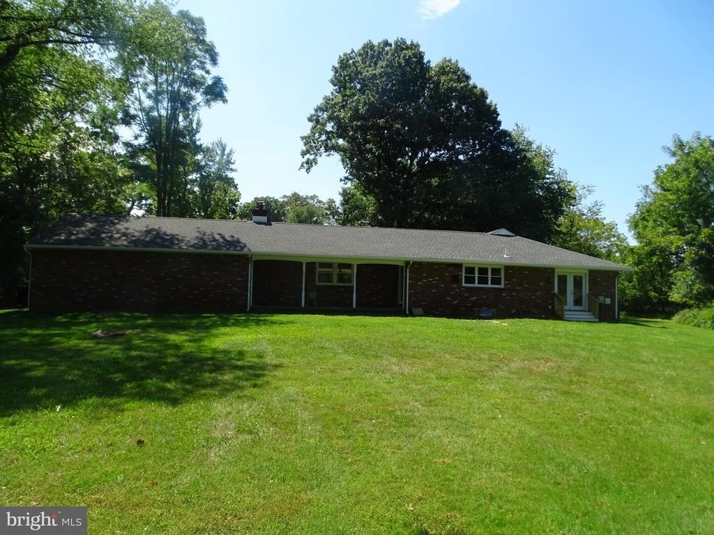 449 Street Road - Photo 3