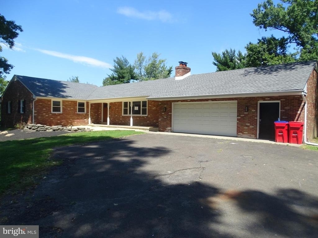 449 Street Road - Photo 1