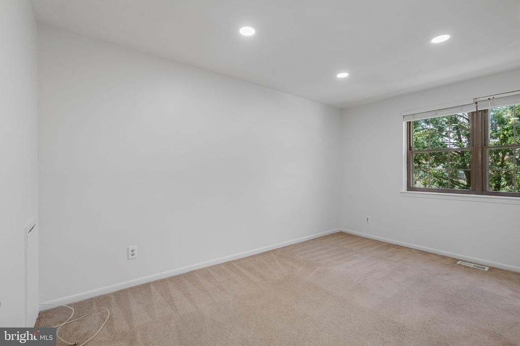 1019 Bancroft Place - Photo 10