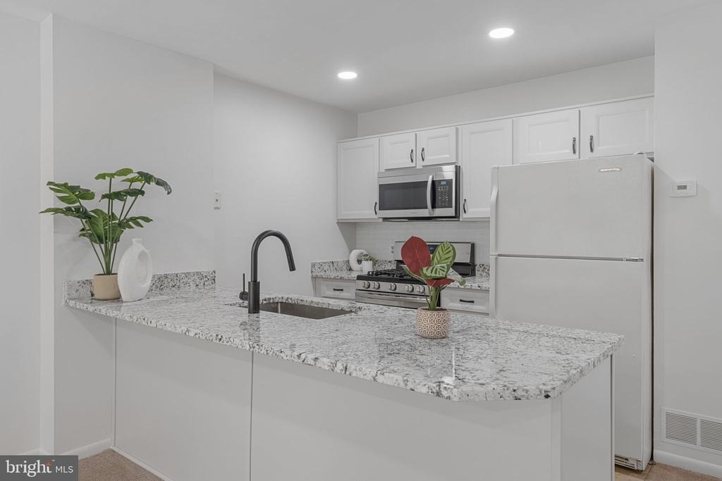 1019 Bancroft Place - Photo 1