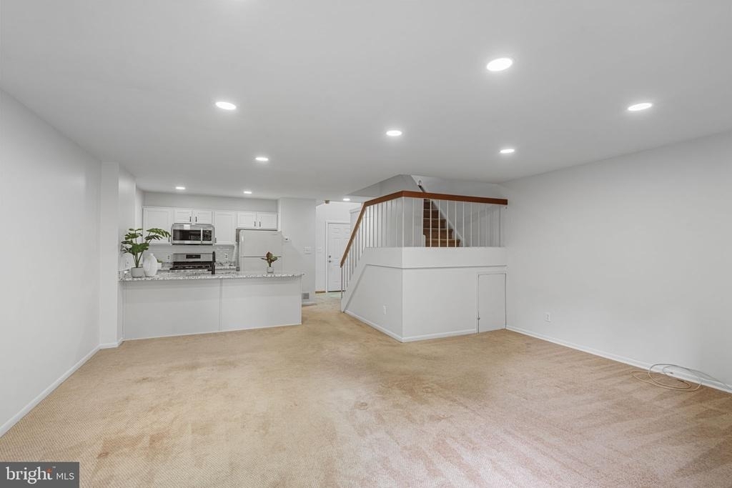 1019 Bancroft Place - Photo 2