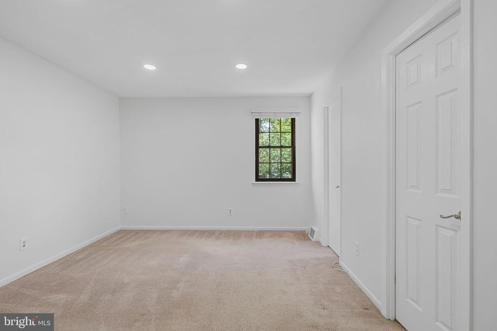 1019 Bancroft Place - Photo 4