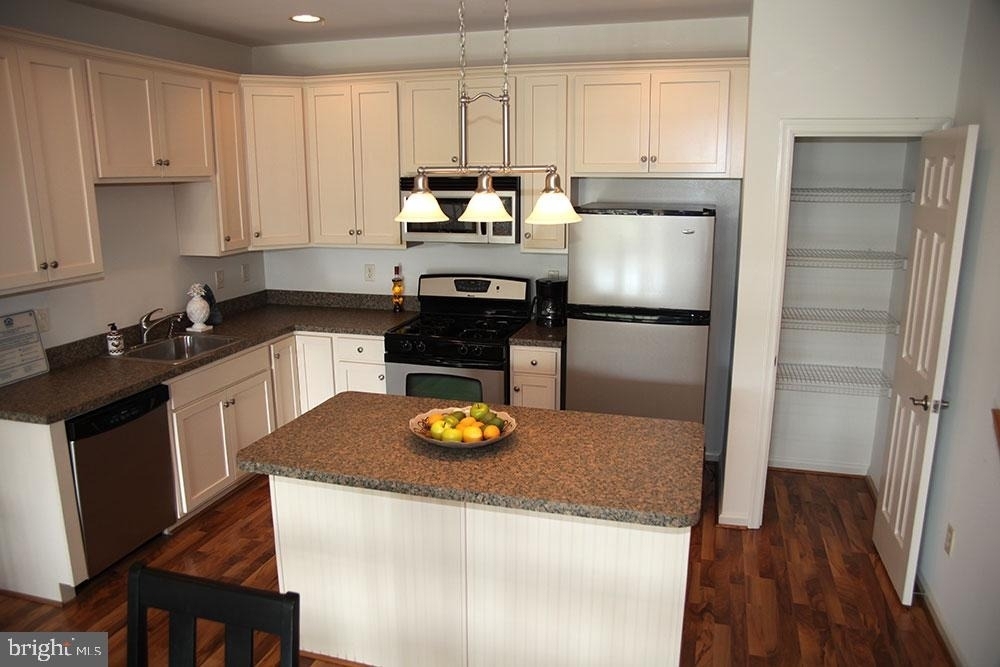 212 Village Way - Photo 2